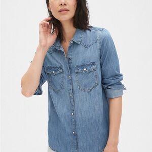 Gap Denim Chambray Button-Down Shirt